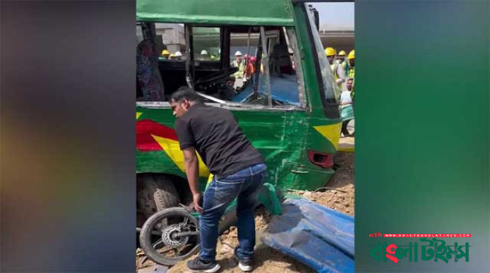 বাউন্ডারি ভেঙে বিমানবন্দরের থার্ড টার্মিনালে ঢুকে গেল বাস, প্রকৌশলী নিহত