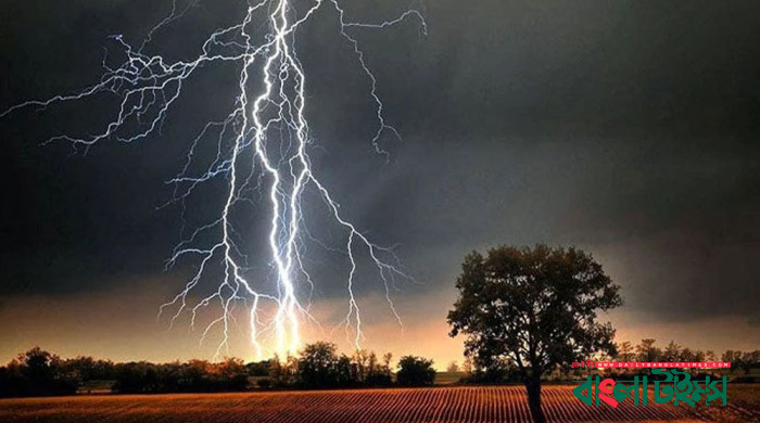 বজ্রপাতে মা-ছেলেসহ ৯ জনের মৃত্যু