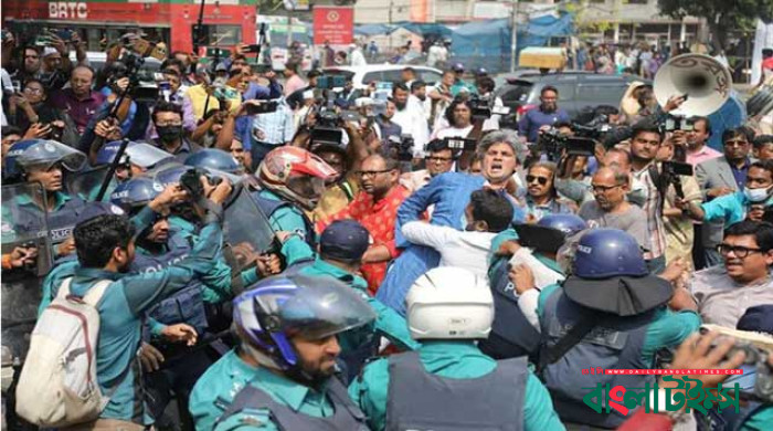 গণতন্ত্র মঞ্চের মিছিলে পুলিশের লাঠিচার্জ, জোনায়েদ সাকি আহত
