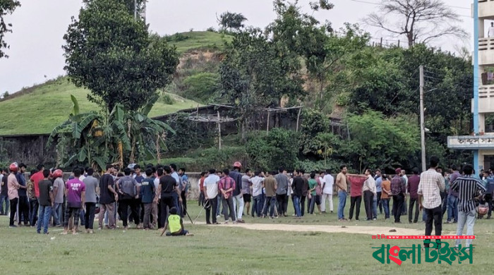 সিকৃবিতে রুম দখল নিয়ে ছাত্রলীগের দুই গ্রুপে সংঘর্ষ, আহত ১৭