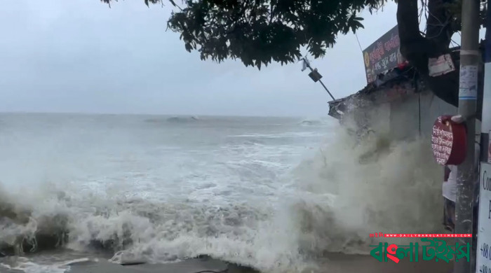 উপকূল অতিক্রম করছে ঘূর্ণিঝড় ‘রেমাল’
