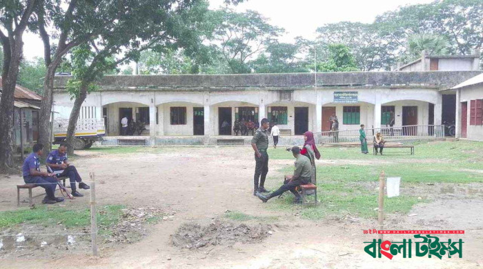 শেষ ধাপের নির্বাচনেও দেখা নেই ভোটারের!