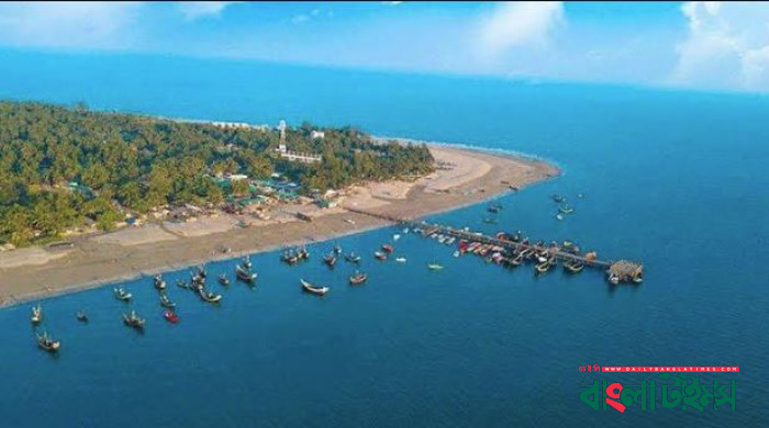 সেন্টমার্টিনগামী ট্রলার লক্ষ্য করে মিয়ানমারের গুলি