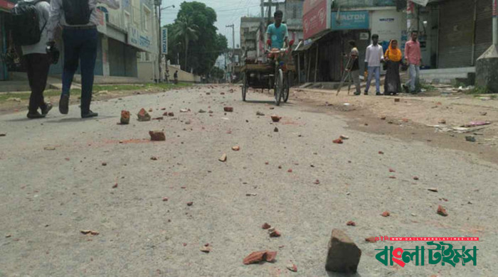 রাজশাহীতে আওয়ামী লীগের দু’পক্ষের সংঘর্ষে রণক্ষেত্র, আহত ৩০