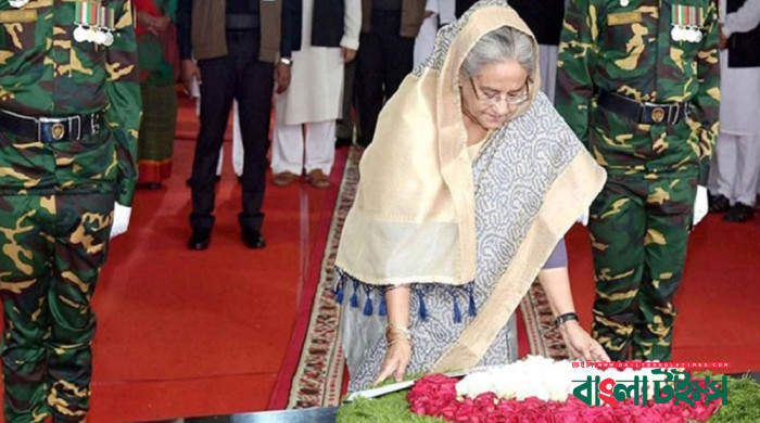 আওয়ামী লীগের প্লাটিনাম জয়ন্তীতে বঙ্গবন্ধুর প্রতিকৃতিতে শেখ হাসিনার শ্রদ্ধা