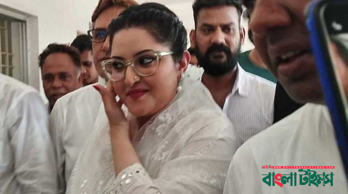 আত্মসমর্পণ করে জামিন পেলেন পরীমণি