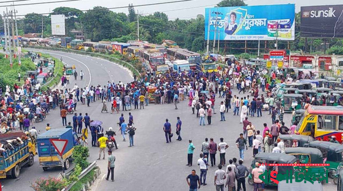 কোটা আন্দোলনকারীদের দুই মহাসড়ক অবরোধ