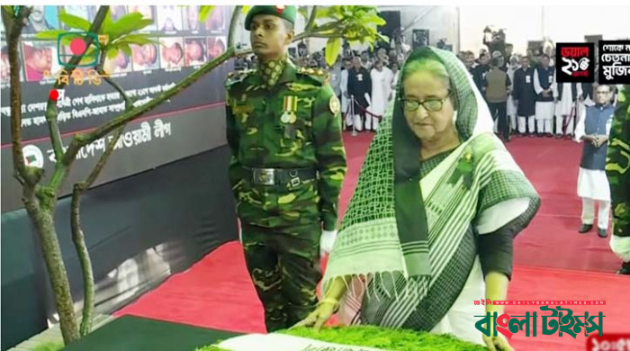 ২১ আগস্টের শহীদদের প্রতি প্রধানমন্ত্রীর শ্রদ্ধা