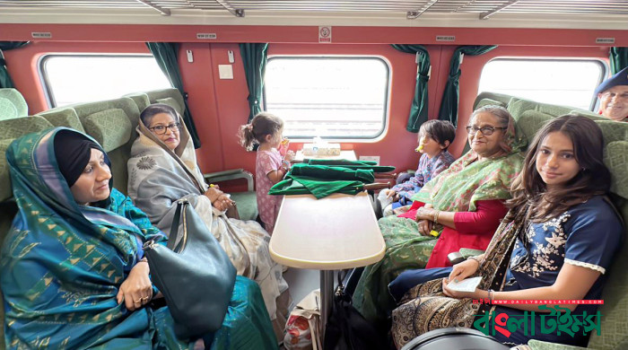 পদ্মা সেতুতে ট্রেন চলাচল উদ্বোধন করলেন প্রধানমন্ত্রী