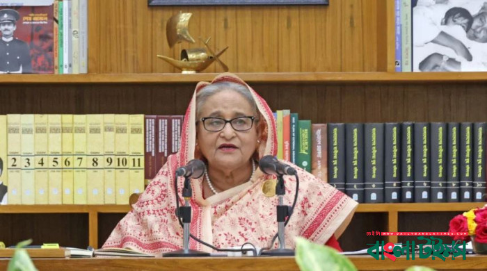 আমার বাসার পিয়নও ৪০০ কোটি টাকার মালিক, হেলিকপ্টার ছাড়া চলে না : প্রধানমন্ত্রী