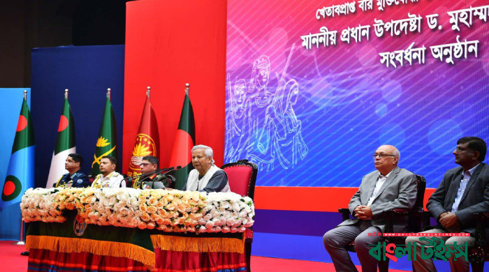 আন্দোলনের পক্ষে দাঁড়িয়ে আস্থার প্রতীক হয়েছে সেনাবাহিনী : ড. ইউনূস