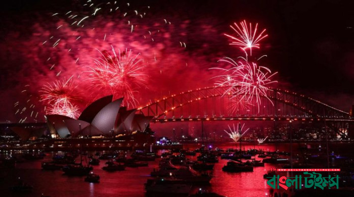 ইংরেজি নববর্ষকে বরণ করছে বিশ্ব