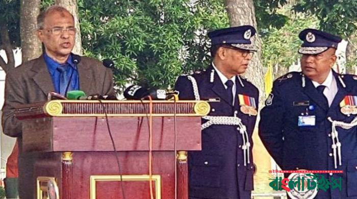 পুলিশ কোনো দলের হয়ে বেআইনি কাজ করবে না : স্বরাষ্ট্র উপদেষ্টা