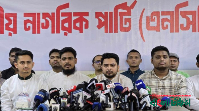 বিচার চলাকালীন আ. লীগের রাজনীতি নিষিদ্ধ করতে হবে : নাহিদ ইসলাম