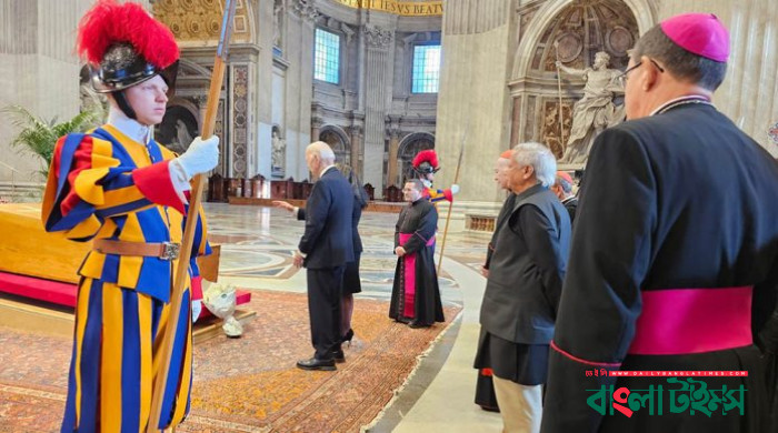 বিশ্ব নেতাদের সঙ্গে পোপের শেষকৃত্যে অংশ নিয়েছেন প্রধান উপদেষ্টা