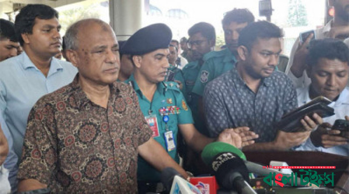 হাসিনাকে ফেরাতে ইন্টারপোলের মাধ্যমে চেষ্টা করা হচ্ছে: স্বরাষ্ট্র উপদেষ্টা