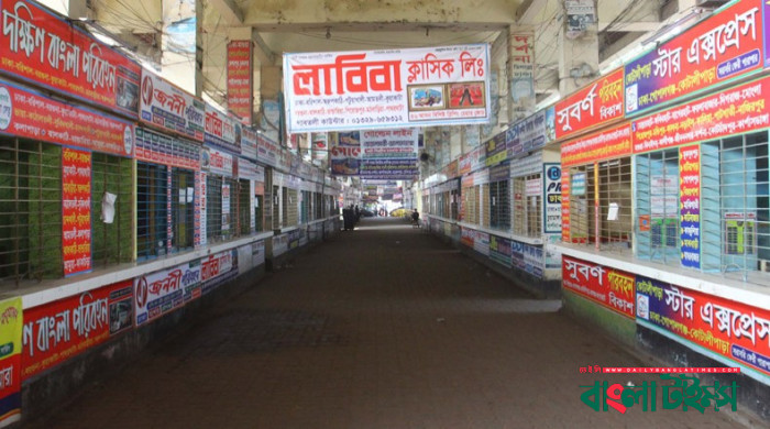 Blockade snaps road links with Dhaka