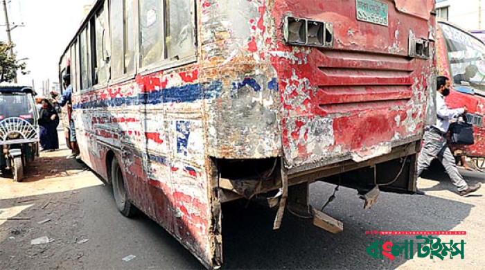 দেশের ২৪ শতাংশ বাসের ফিটনেস নেই: টিআইবি