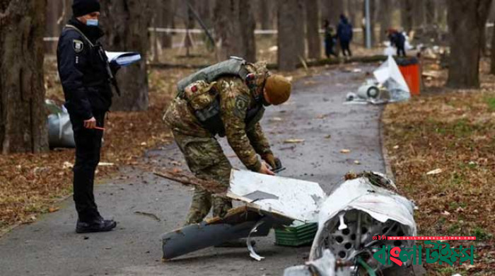 রাশিয়ার ২ জাহাজসহ বিভিন্ন স্থাপনায় ইউক্রেনের হামলা
