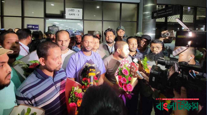 দেশে ফিরেছেন আরব আমিরাতে ক্ষমা পাওয়া ১৪ বাংলাদেশি
