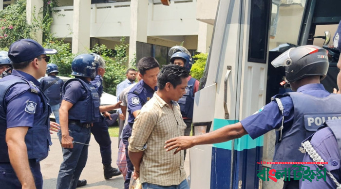 রুমা-থানচিতে ব্যাংকে হামলা: ১৮ নারীসহ ৫৩ জনের রিমান্ড মঞ্জুর