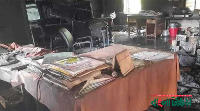 রাজশাহী ও ফেনীতে ৪ ভোটকেন্দ্রে আগুন