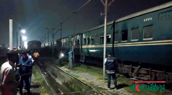 ঈশ্বরদীতে ট্রেনে আগুন