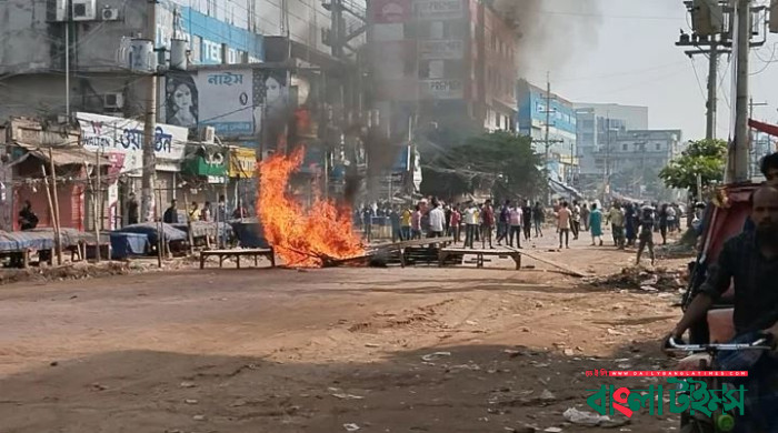 সাভার ও আশুলিয়ায় শ্রমিক বিক্ষোভ: দফায় দফায় সংঘর্ষ