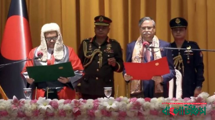 Obaidul Hassan takes oath as Chief Justice