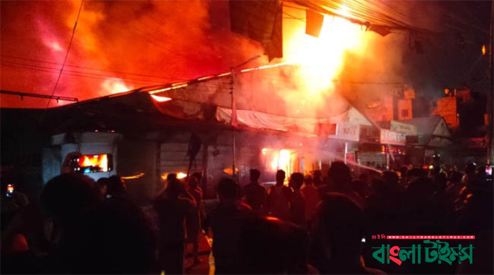মোহাম্মদপুরের কৃষি মার্কেটে আগুন