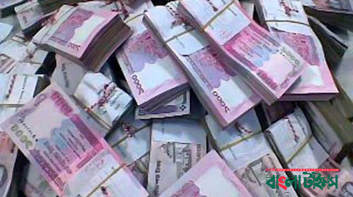 ডলারের পাশাপাশি ব্যাংকে বাড়ছে টাকার সঙ্কট
