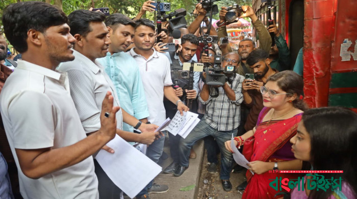 ডাকসু নির্বাচনের প্রচার-প্রচারণায় সরগরম ঢাবি ক্যাম্পাস