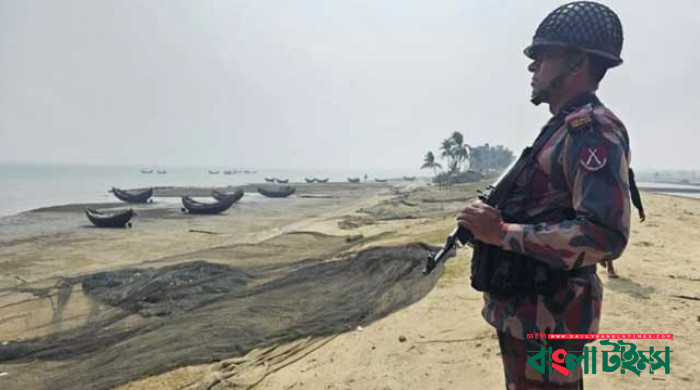 টেকনাফ সীমান্তে রাতভর থেমে থেমে গোলার শব্দ