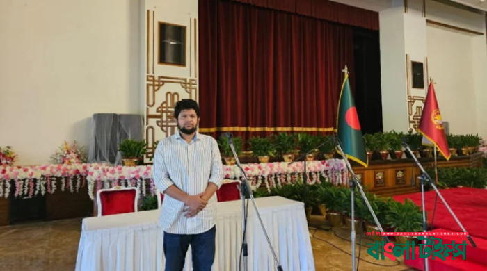 কন্যার ফ্যাসিবাদী শাসনের কারণে মুজিবের ছবি সরানো হয়েছে: মাহফুজ আলম