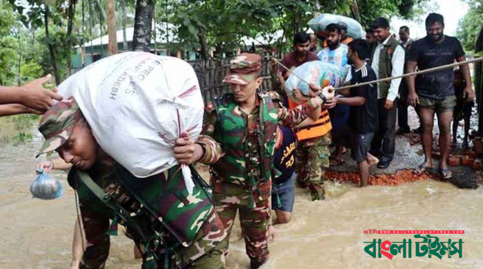 বন্যার্তদের উদ্ধারে ৬ জেলায় কাজ করছে সশস্ত্র বাহিনী