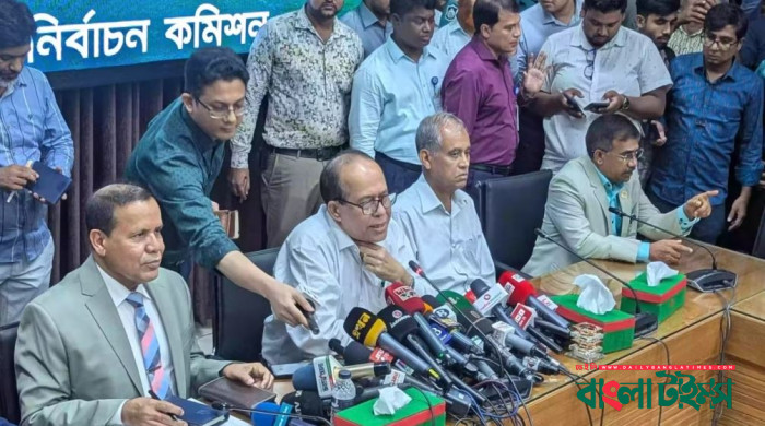 কাজী হাবিবুল আউয়ালের নেতৃত্বাধীন নির্বাচন কমিশনের পদত্যাগের ঘোষণা