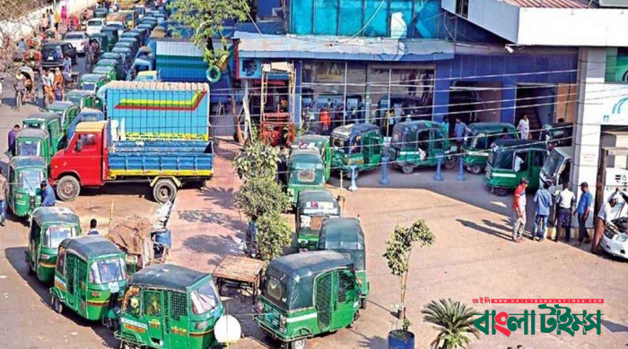 রাজধানীতে মিটার ছাড়াই চলবে সিএনজি, অবরোধ প্রত্যাহার