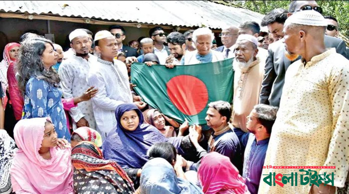 আবু সাঈদের বাড়িতে আপ্লুত প্রধান উপদেষ্টা