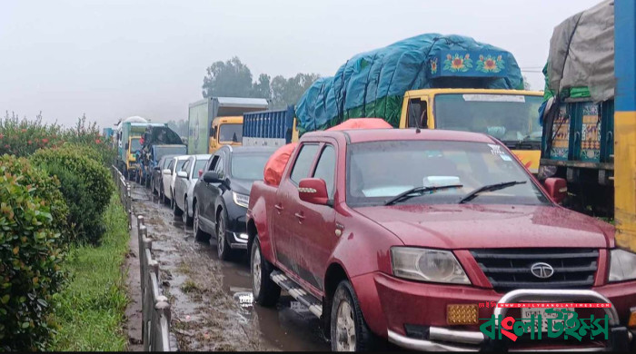ঢাকা-টাঙ্গাইল মহাসড়কে ২৫ কিলোমিটার এলাকাজুড়ে যানবাহনের ধীরগতি