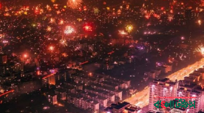 আইন না মেনে আতশবাজি-ফানুসে নতুন বছর উদযাপন