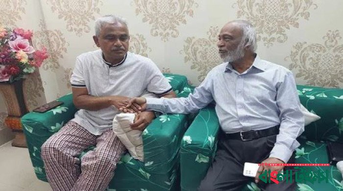 সদ্য কারামুক্ত আলালের বাসায় মঈন খান