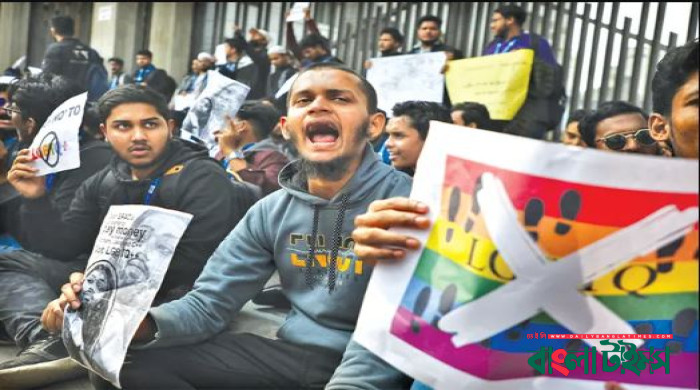 শিক্ষককে ‘চাকরিচ্যুতি’, ব্র্যাক শিক্ষার্থীদের দিনভর বিক্ষোভ