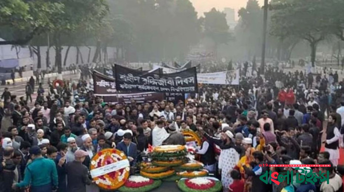 ফুলেল শ্রদ্ধায় জাতির শ্রেষ্ঠ সন্তানদের স্মরণ