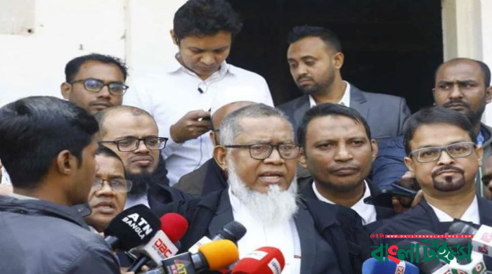 আলিয়া মাদরাসা মাঠে স্থাপিত আদালতে বিচারকাজ চালানো অনুপযোগী