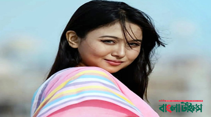 অভিনেত্রী চমক তিন মাসের জন্য নিষিদ্ধ