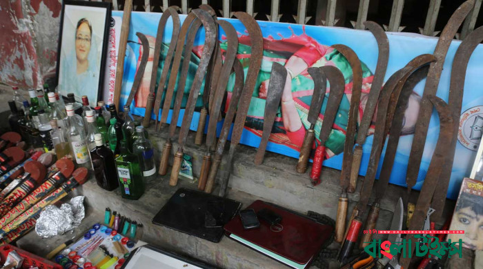 ছাত্রলীগের দখলে থাকা রুমগুলো যেন দেশীয় অস্ত্রের গুদাম!