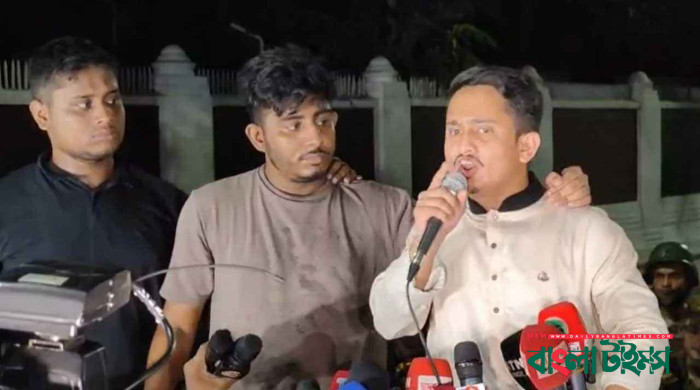 ‘রাষ্ট্রপতি সরে যাচ্ছেন’