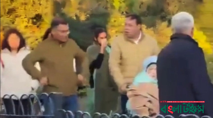 ছেলের সঙ্গে পার্কে ঘুরলেন বেগম খালেদা জিয়া