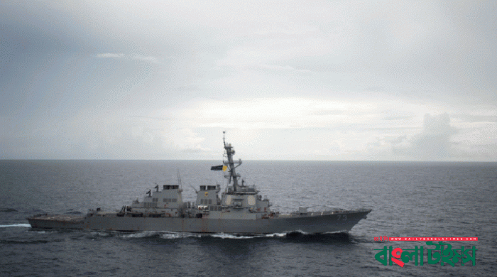 US warships pass through Taiwan Strait amid China tensions