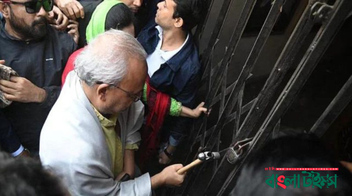 ৭৫ দিন পর তালা ভেঙে কার্যালয়ে প্রবেশ করলেন বিএনপি নেতাকর্মীরা